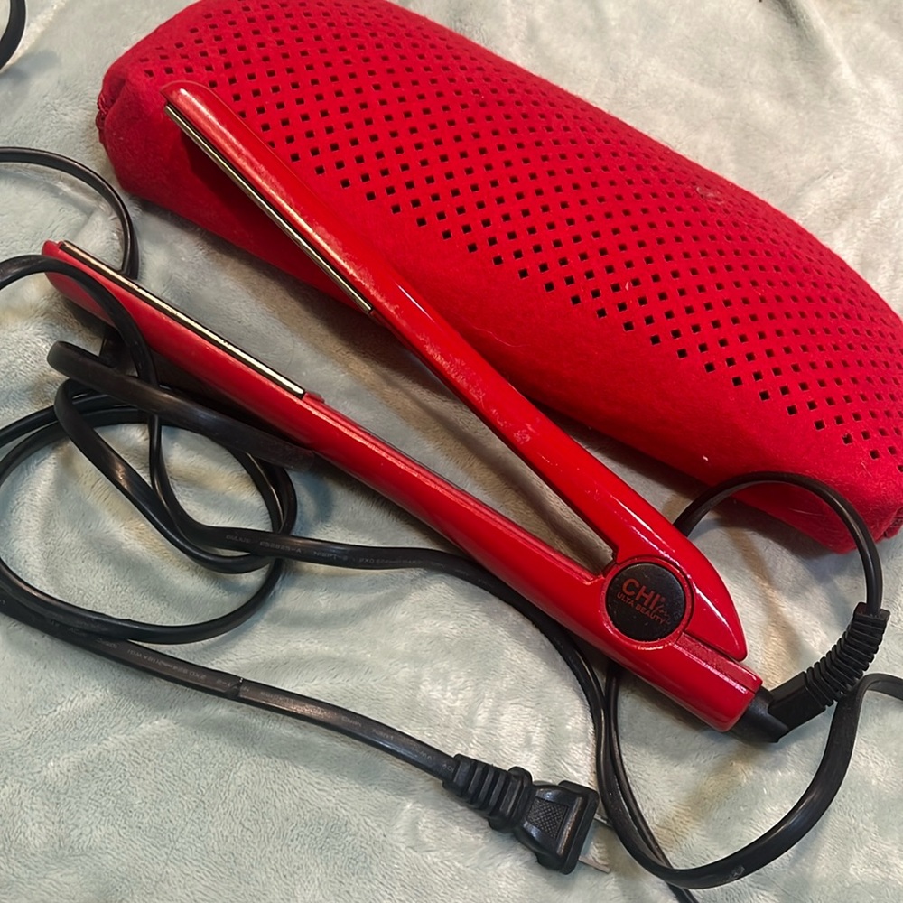 Ulta CHI Red 1” Tourmaline Ceramic Hairstyling Flat Iron with case (pre owned)